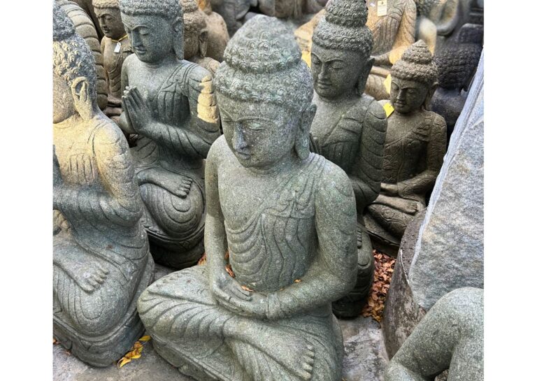 Buddha assis en pierre drapé délicat - Aquiter