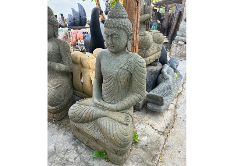 Grand Buddha assis en pierre drapé -Aquiter